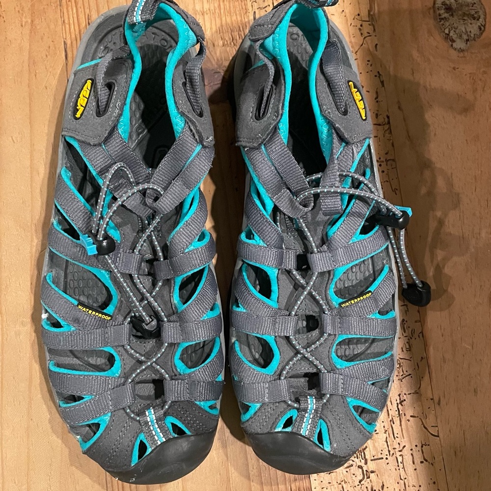 KEEN Whisper Closed Toe Water Sandals Shoes Womens 9
